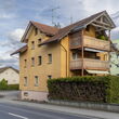 Wohnhaus Frontansicht mit Balkon - Dorfstrasse 7 in Rain, WBG-Rain